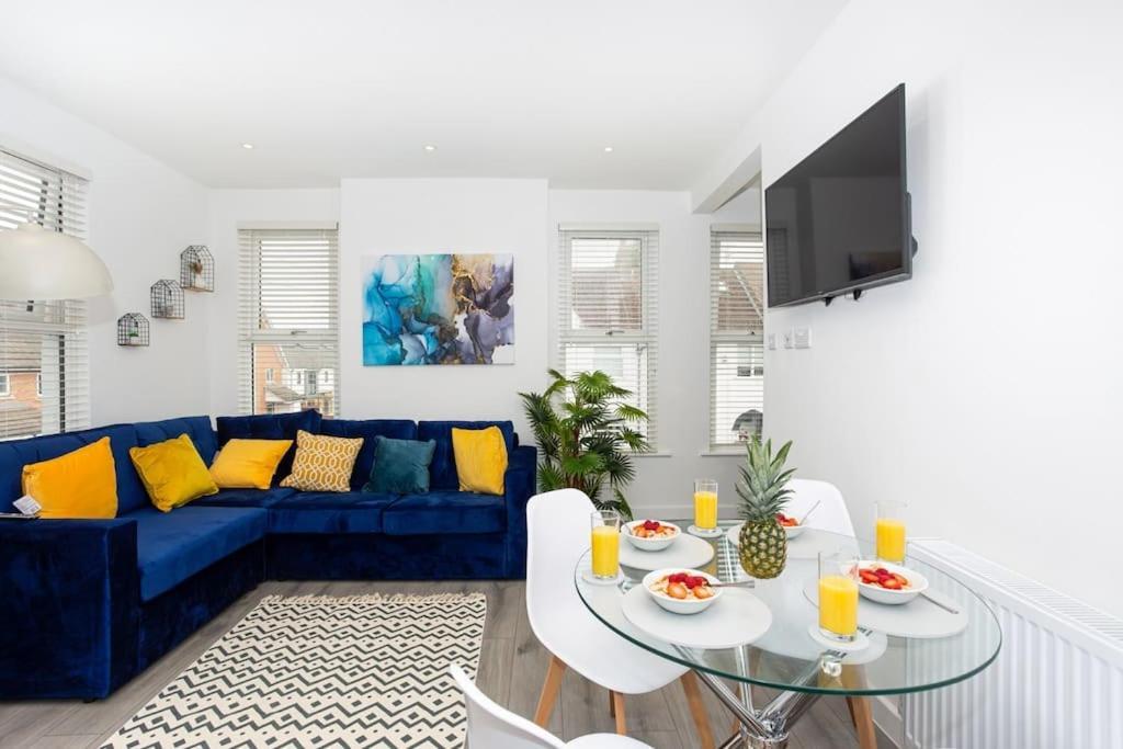 2 Bed Apartment Near The Beach Сътън он Сий Екстериор снимка