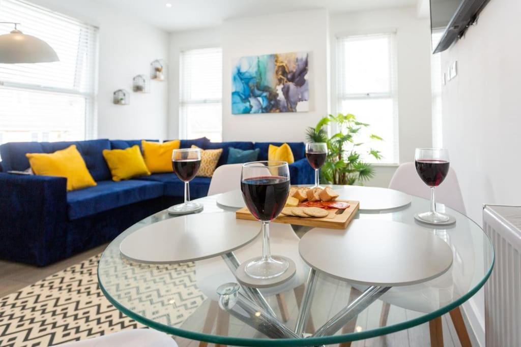 2 Bed Apartment Near The Beach Сътън он Сий Екстериор снимка