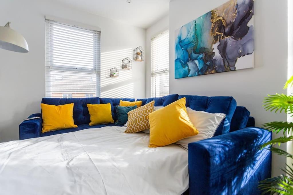 2 Bed Apartment Near The Beach Сътън он Сий Екстериор снимка
